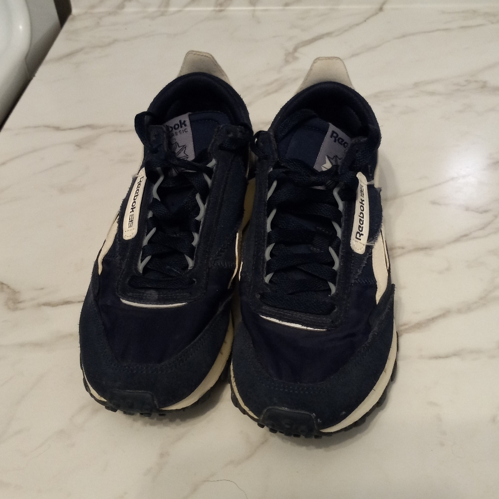 Reebok Classic legacy size 7 unisex